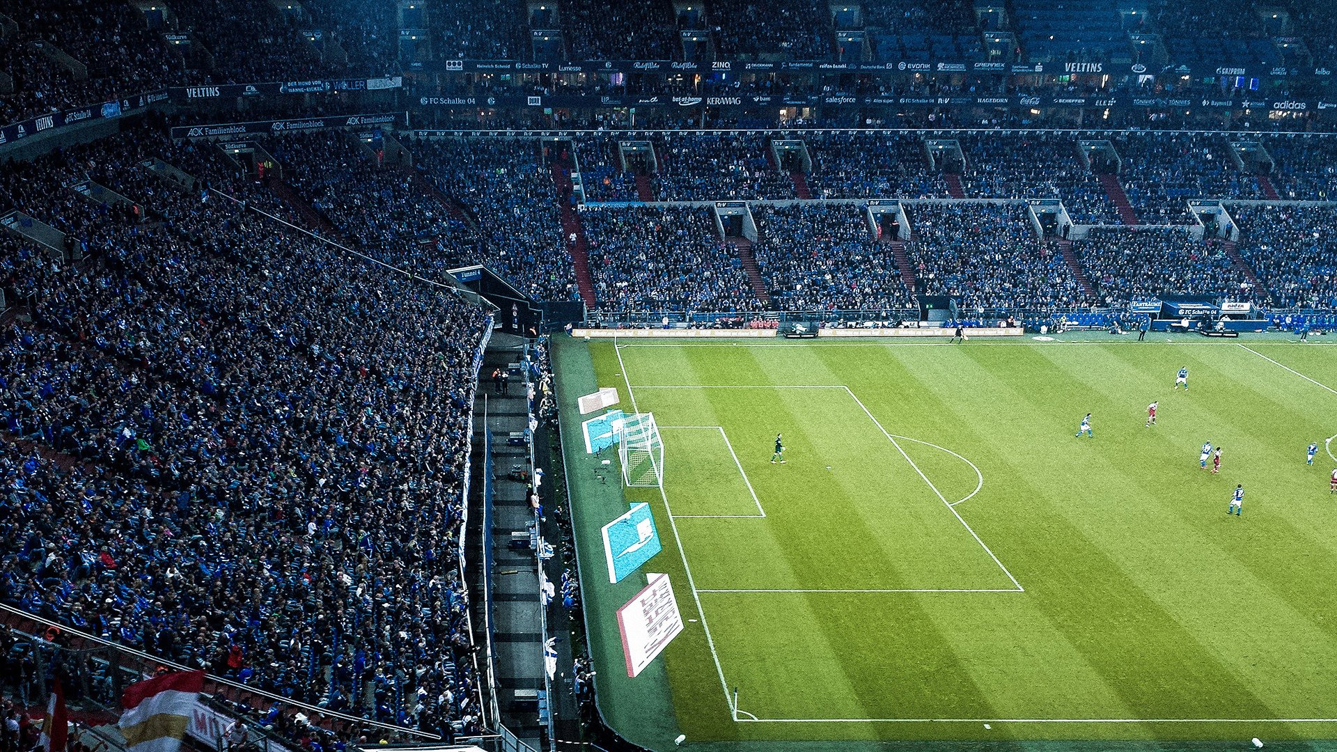 VAR再引争议！关键判罚左右比赛结局，球迷怒斥裁判‘眼盲心黑’