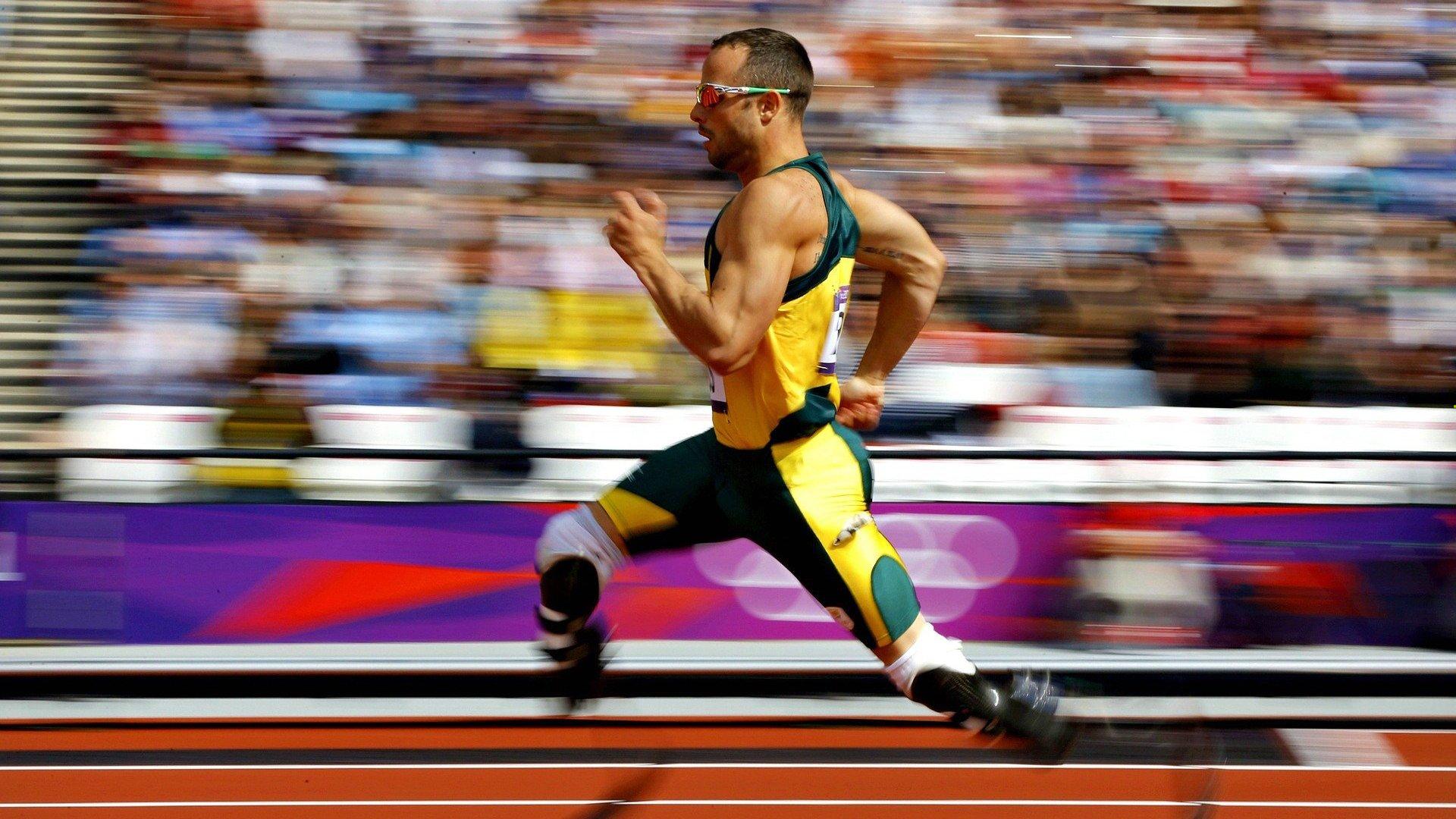 英超争冠白热化，曼城、阿森纳、利物浦三强鼎立