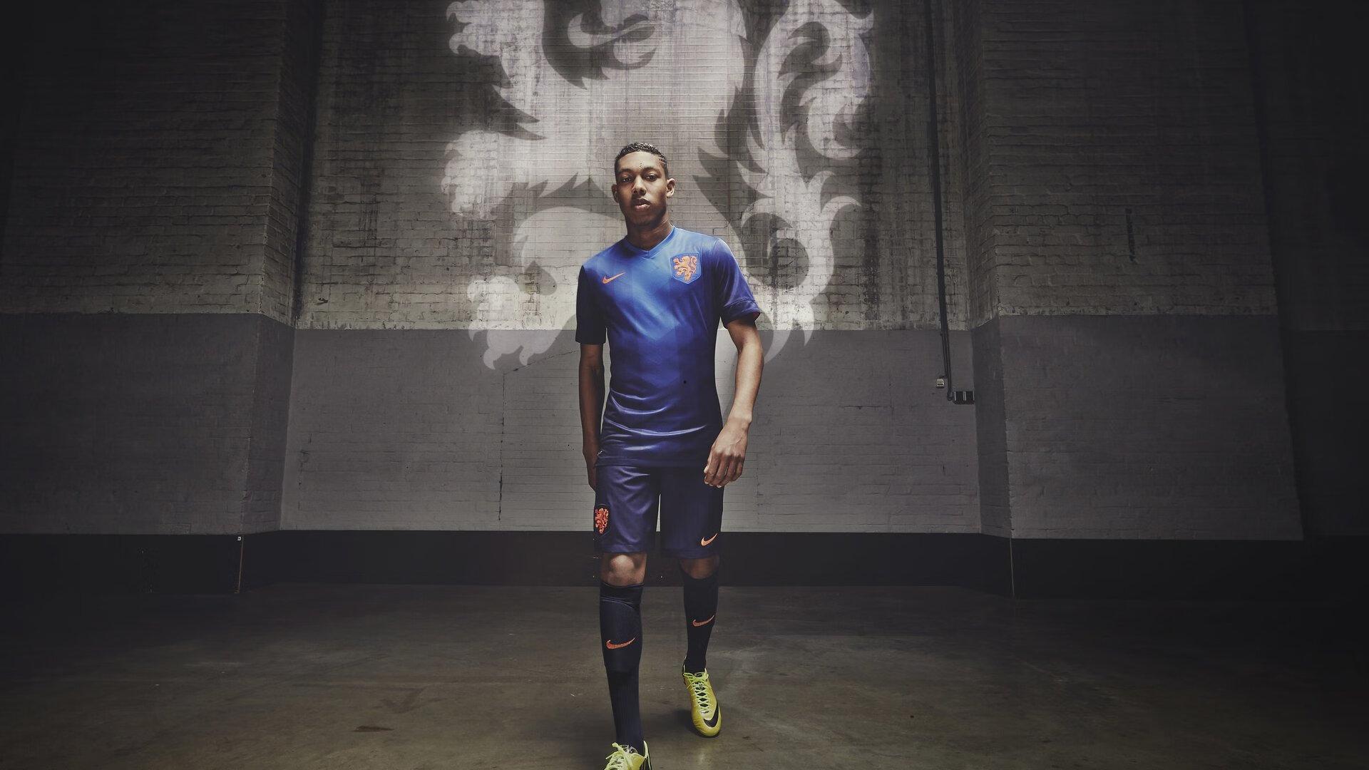 英超争冠与混战并行,枪手六分优势稳坐榜首 中游集团十二队仅差五分陷乱斗